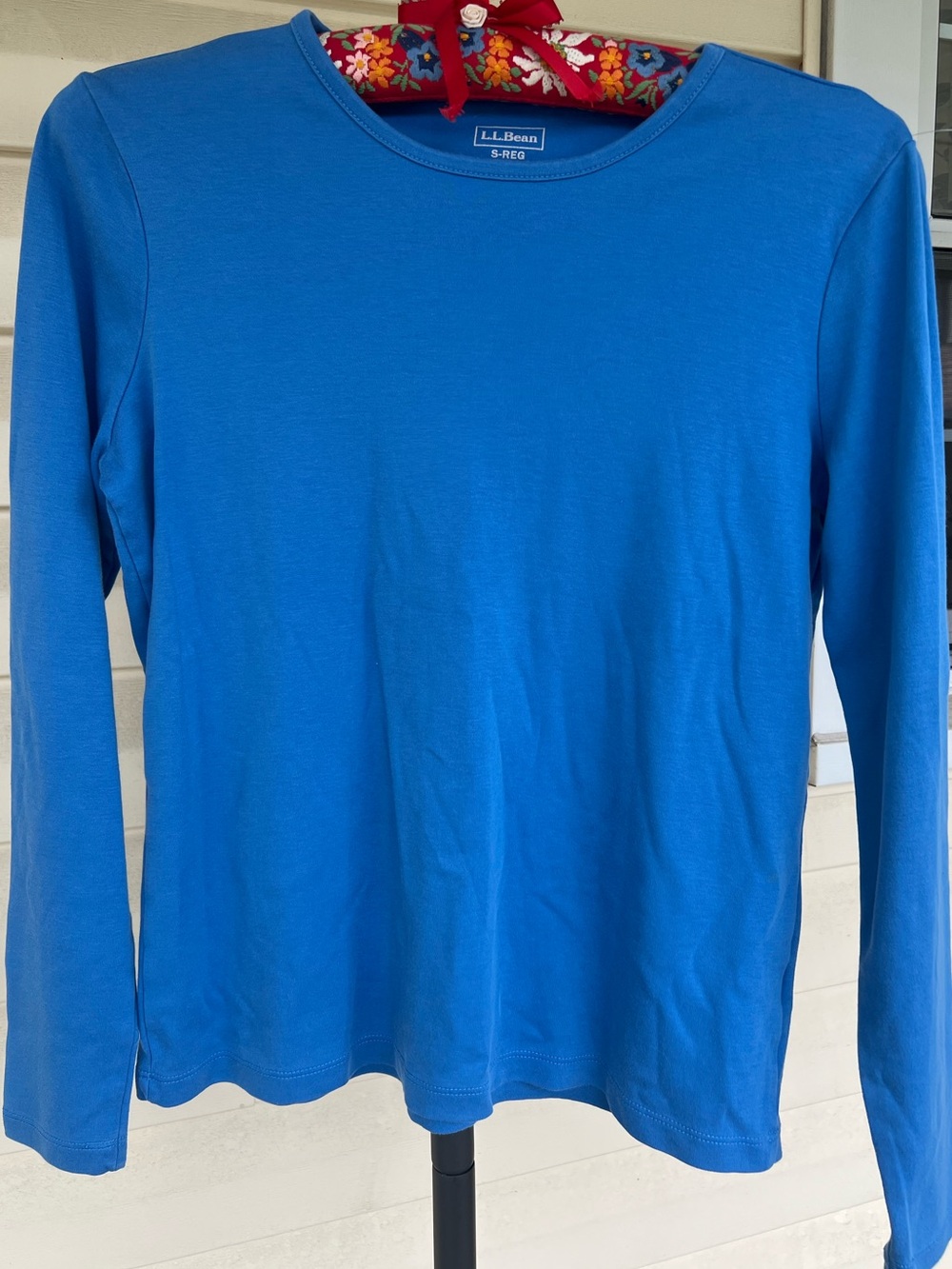 L.L.Bean 100% cotton basic blue tee - long sleeve fitted crew neck shirt. Small